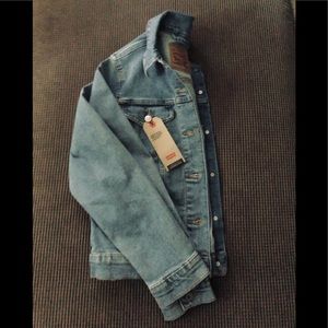 NEW. Levi’s original trucker denim jacket.